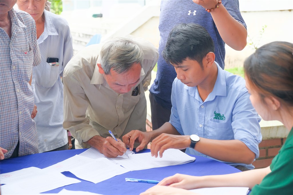 Người dân đăng ký tham gia lớp tập huấn bảo tồn động vật hoang dã
